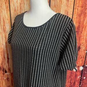 Max Studio black and white dress size Large tie sleeves poly/spandex like new!